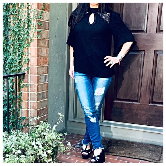 ✨LAST ONE✨Black chic top with lace detail - Picture 6 of 8